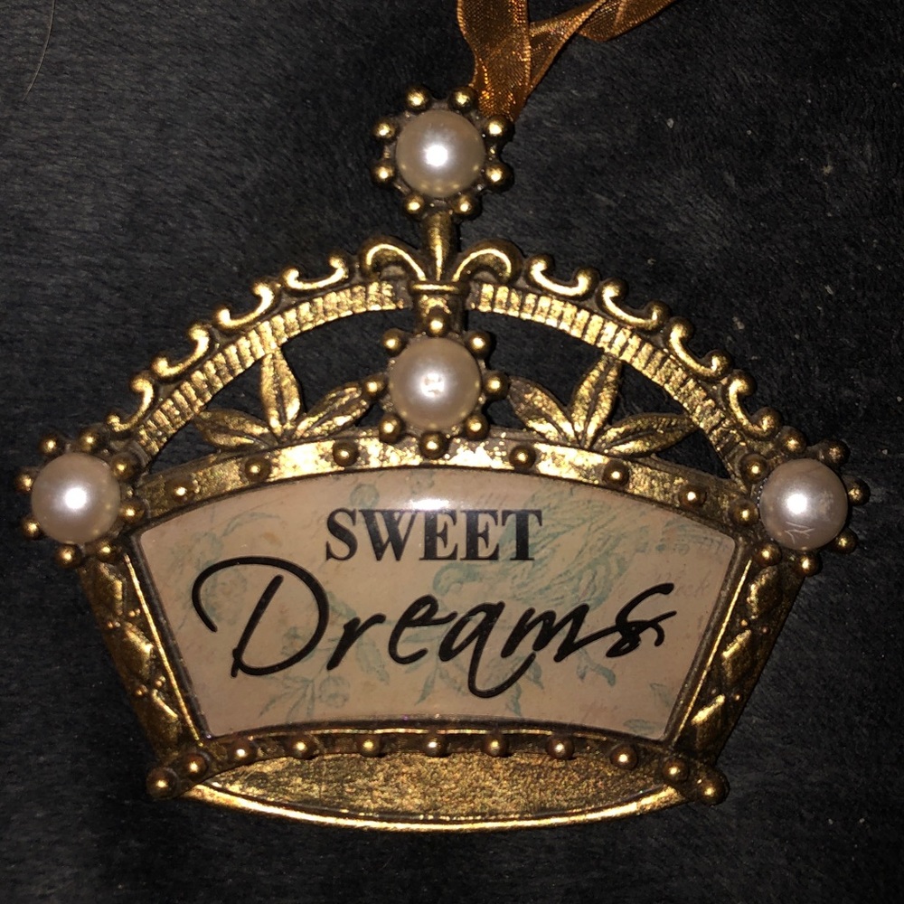 “Sweet Dreams” bedroom ornament / chachki